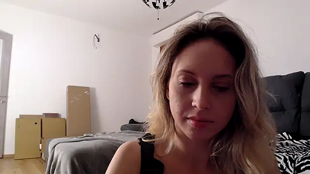 Snapshot of L_Sofia chatting on 10.10.25 L Sofia online show from 10.10.25