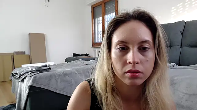 Snapshot of L_Sofia chatting on 10.14.25 L Sofia online show from 10.14.25