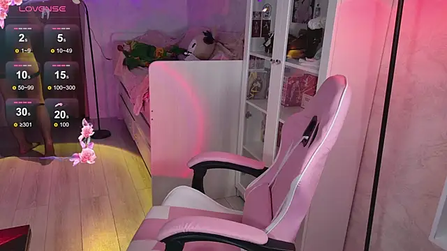 MiraJadee online show from 10.10.25