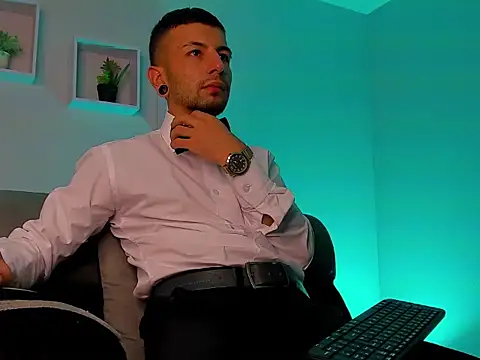 Tayler bennet  online show from 09.18.25