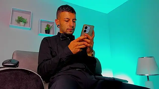 Tayler bennet  online show from 09.19.25