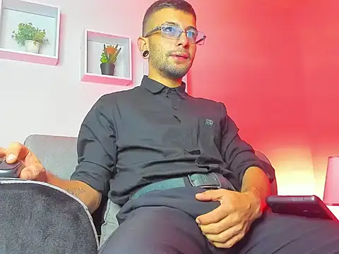 Tayler bennet  online show from 09.20.25