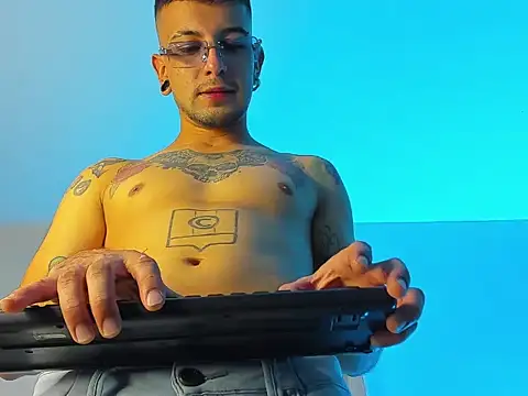 Tayler bennet  online show from 09.25.25
