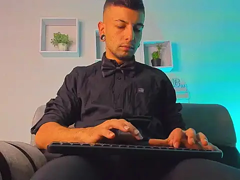 Tayler bennet  online show from 09.27.25