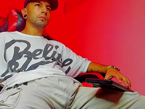 Tayler bennet  online show from 10.06.25