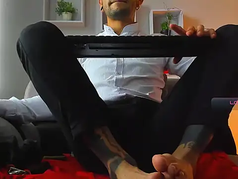 Tayler bennet  online show from 10.08.25