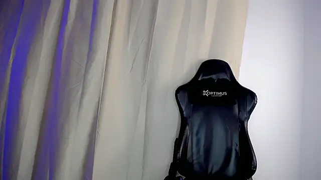 dilan hott  online show from 10.25.25