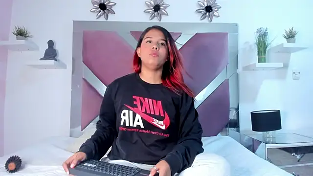 Snapshot of Meegan_Doll chatting on 10.27.25 Meegan Doll online show from 10.27.25