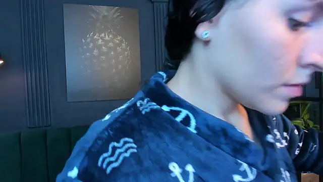 Snapshot of aliceandsia chatting on 09.18.25 aliceandsia online show from 09.18.25