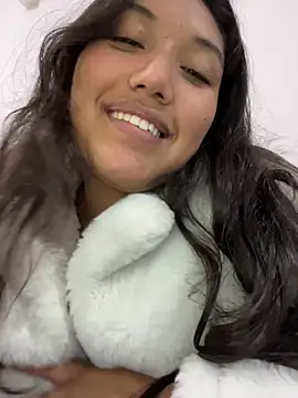 Snapshot of SharaRous chatting on 02.24.26 SharaRous online show from 02.24.26