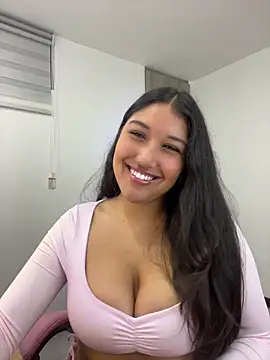 Snapshot of SharaRous chatting on 05.12.26 SharaRous online show from 05.12.26