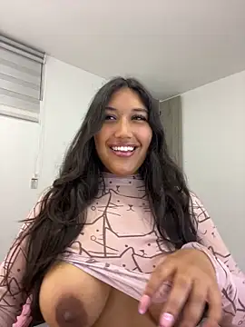 Snapshot of SharaRous chatting on 05.19.26 SharaRous online show from 05.19.26