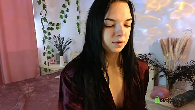 Snapshot of Hey_Caroline chatting on 09.18.25 Hey Caroline online show from 09.18.25