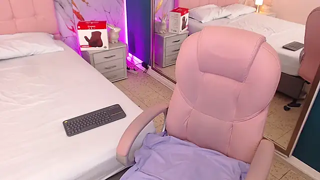 Red kytty6 online show from 11.17.25