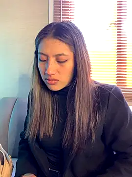 KloePink  online show from 11.25.25