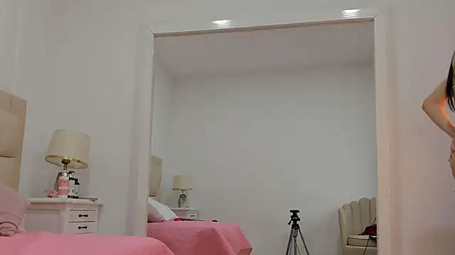 SkinnyGirl 28 online show from 10.22.25