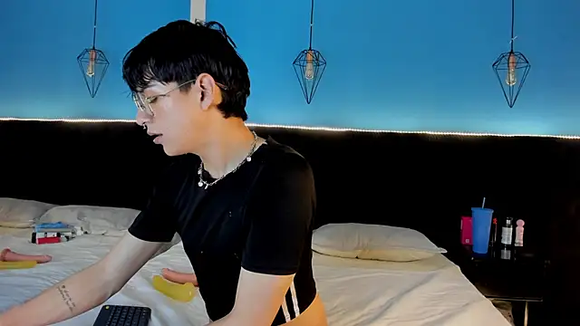 AleAurarashi online show from 09.13.25