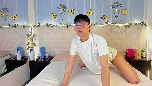 AleAurarashi online show from 10.13.25