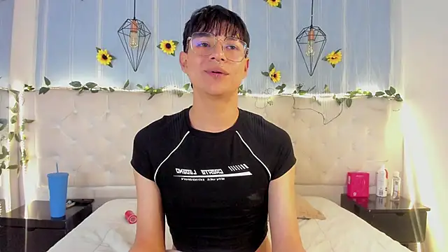 AleAurarashi online show from 10.14.25