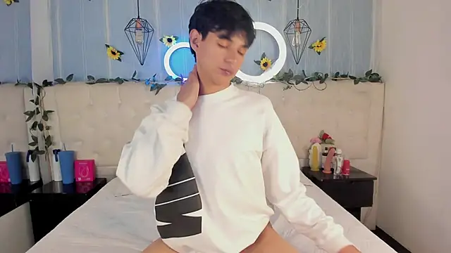 AleAurarashi online show from 11.28.25