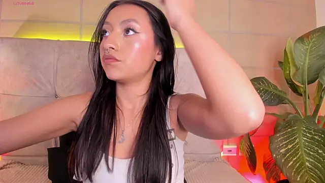 Luna Moo  online show from 10.21.25