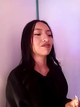 Luna Moo  online show from 11.04.25