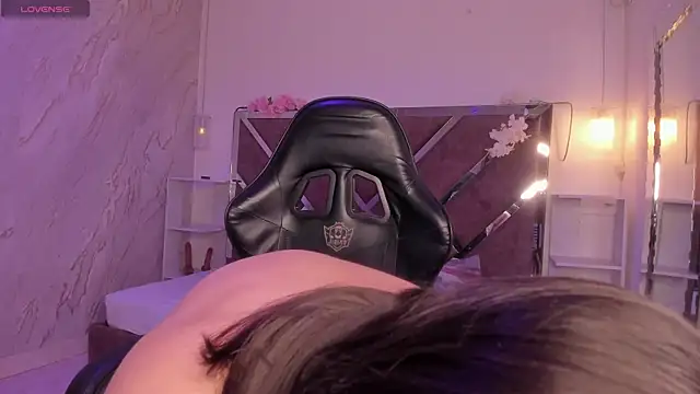 Snapshot of BBWCloe_ chatting on 11.21.25 BBWCloe online show from 11.21.25