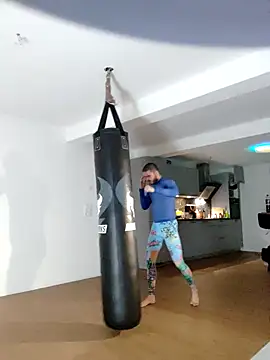 Snapshot of EyesNeverLies chatting on 10.11.25 EyesNeverLies online show from 10.11.25