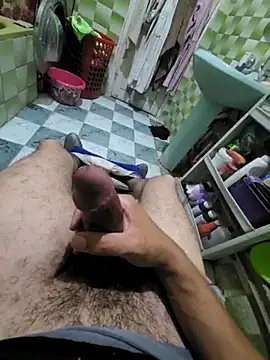 Snapshot of WelloffUpthrow chatting on 09.24.25 WelloffUpthrow online show from 09.24.25