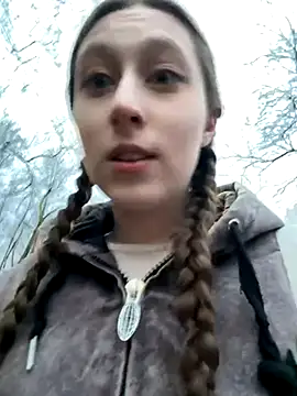 FroggyAnna online show from 10.26.25