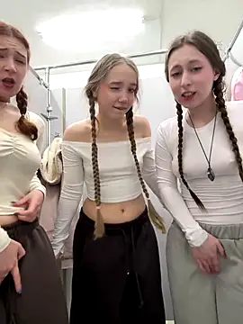 FroggyAnna online show from 12.15.25