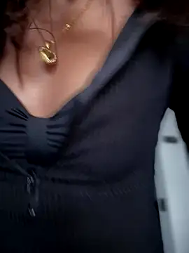 Snapshot of Queen__Love chatting on 10.12.25 Queen Love online show from 10.12.25