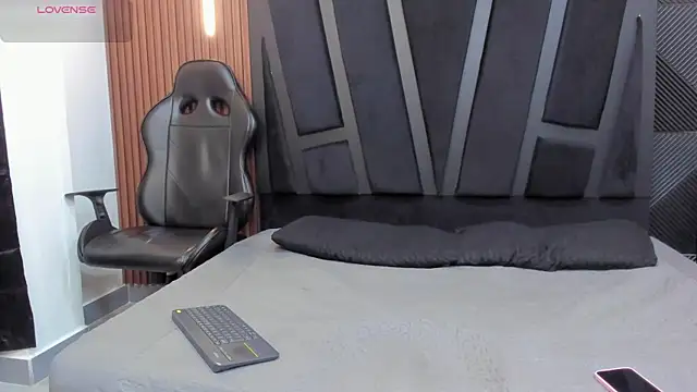 Alana cox  online show from 10.05.25