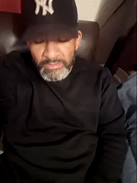 Snapshot of Cruz1522 chatting on 11.22.25 Cruz1522 online show from 11.22.25