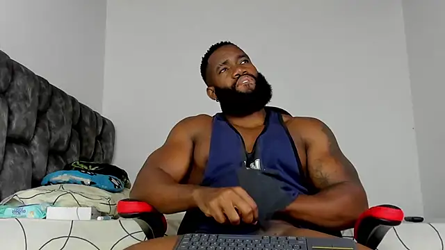 Snapshot of james_musclebbc chatting on 02.10.26 james musclebbc online show from 02.10.26