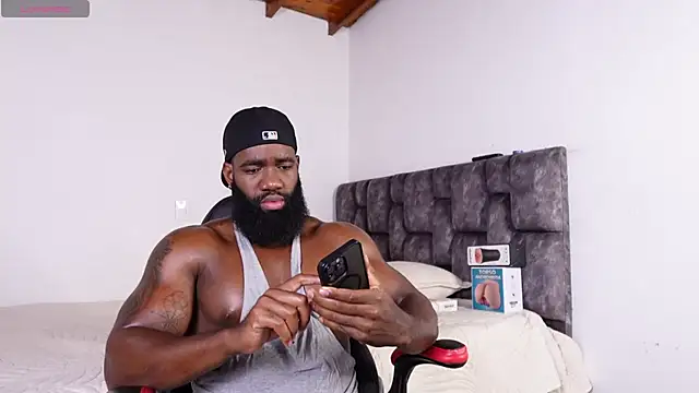 Snapshot of james_musclebbc chatting on 07.08.26 james musclebbc online show from 07.08.26
