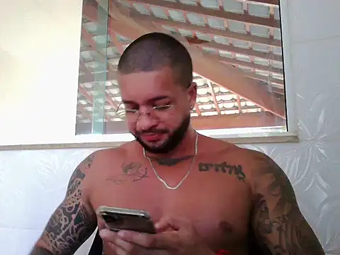 Snapshot of Mitt1993b chatting on 05.15.26 Mitt1993b online show from 05.15.26