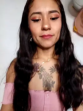 Liahdiaz  online show from 11.13.25