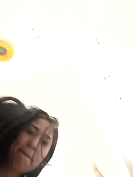 Liahdiaz  online show from 11.21.25