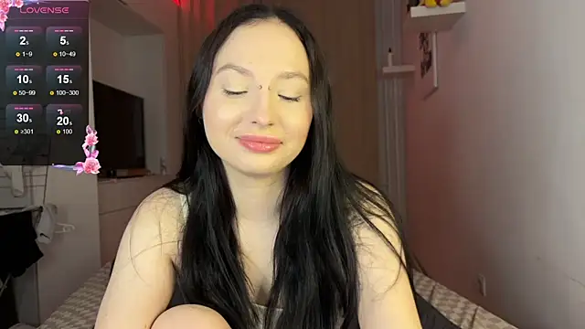 Snapshot of june_mooon chatting on 11.15.25 june mooon online show from 11.15.25