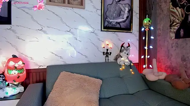 sarawolff online show from 10.22.25