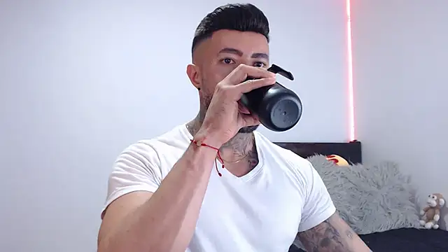 Snapshot of andrea_de_lucaa chatting on 09.09.25 andrea de lucaa online show from 09.09.25