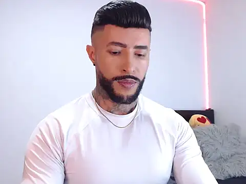 Snapshot of andrea_de_lucaa chatting on 09.14.25 andrea de lucaa online show from 09.14.25