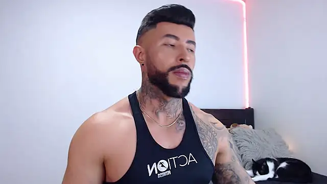 Snapshot of andrea_de_lucaa chatting on 09.18.25 andrea de lucaa online show from 09.18.25