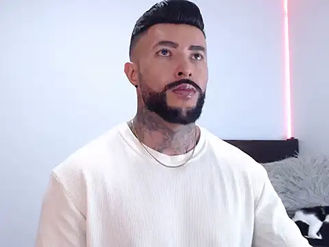 Snapshot of andrea_de_lucaa chatting on 09.19.25 andrea de lucaa online show from 09.19.25