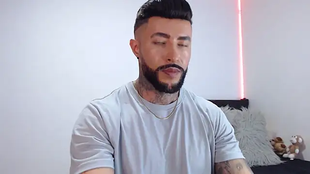 Snapshot of andrea_de_lucaa chatting on 09.20.25 andrea de lucaa online show from 09.20.25