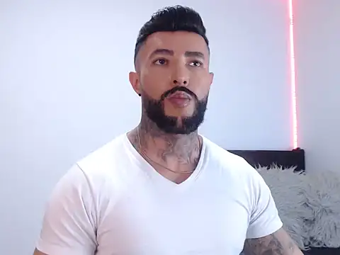 Snapshot of andrea_de_lucaa chatting on 09.21.25 andrea de lucaa online show from 09.21.25