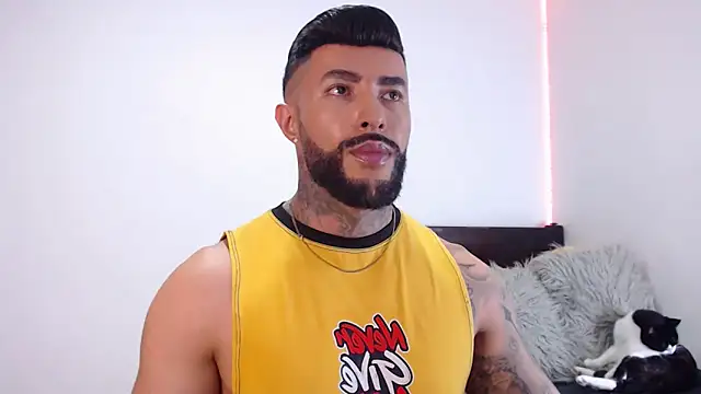 Snapshot of andrea_de_lucaa chatting on 09.26.25 andrea de lucaa online show from 09.26.25