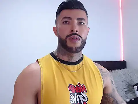 Snapshot of andrea_de_lucaa chatting on 09.30.25 andrea de lucaa online show from 09.30.25