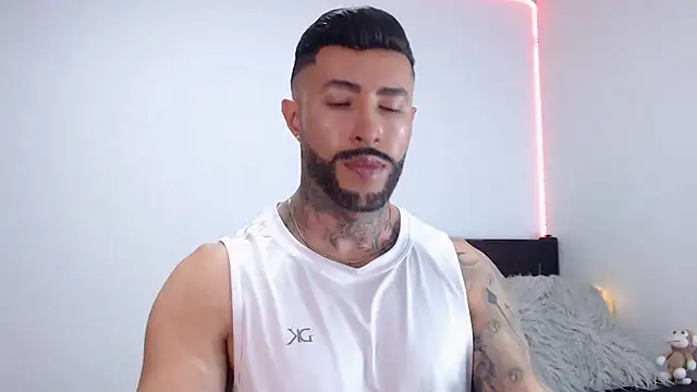 Snapshot of andrea_de_lucaa chatting on 10.03.25 andrea de lucaa online show from 10.03.25